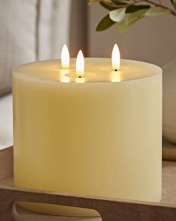 ValueLights LED 3 Wick Flickering Candle with Remote Control