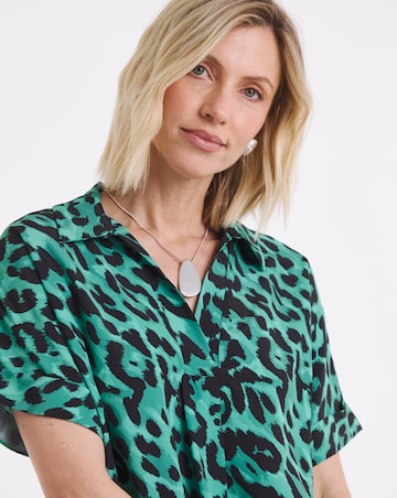 Green Animal Print Collar Detail Short Sleeve Popover Blouse