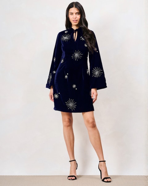 Hope & Ivy The Orelia Velvet Embellished Dress