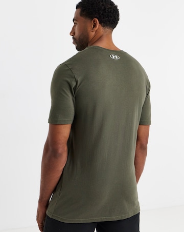 Under Armour Camo Chest Stripe Short Sleeve T-Shirt