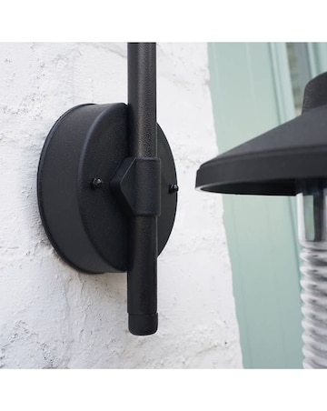 ValueLights Mayfair Outdoor Security PIR Motion Sensor Light - Bulb Included