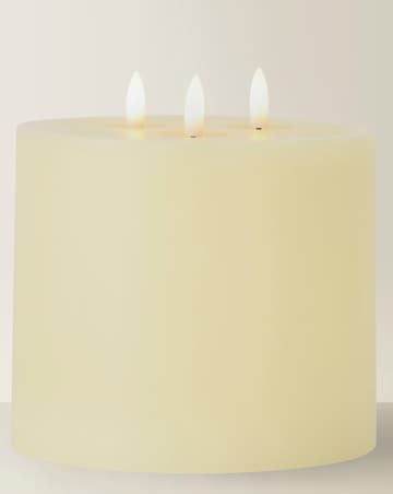 ValueLights LED 3 Wick Flickering Candle with Remote Control