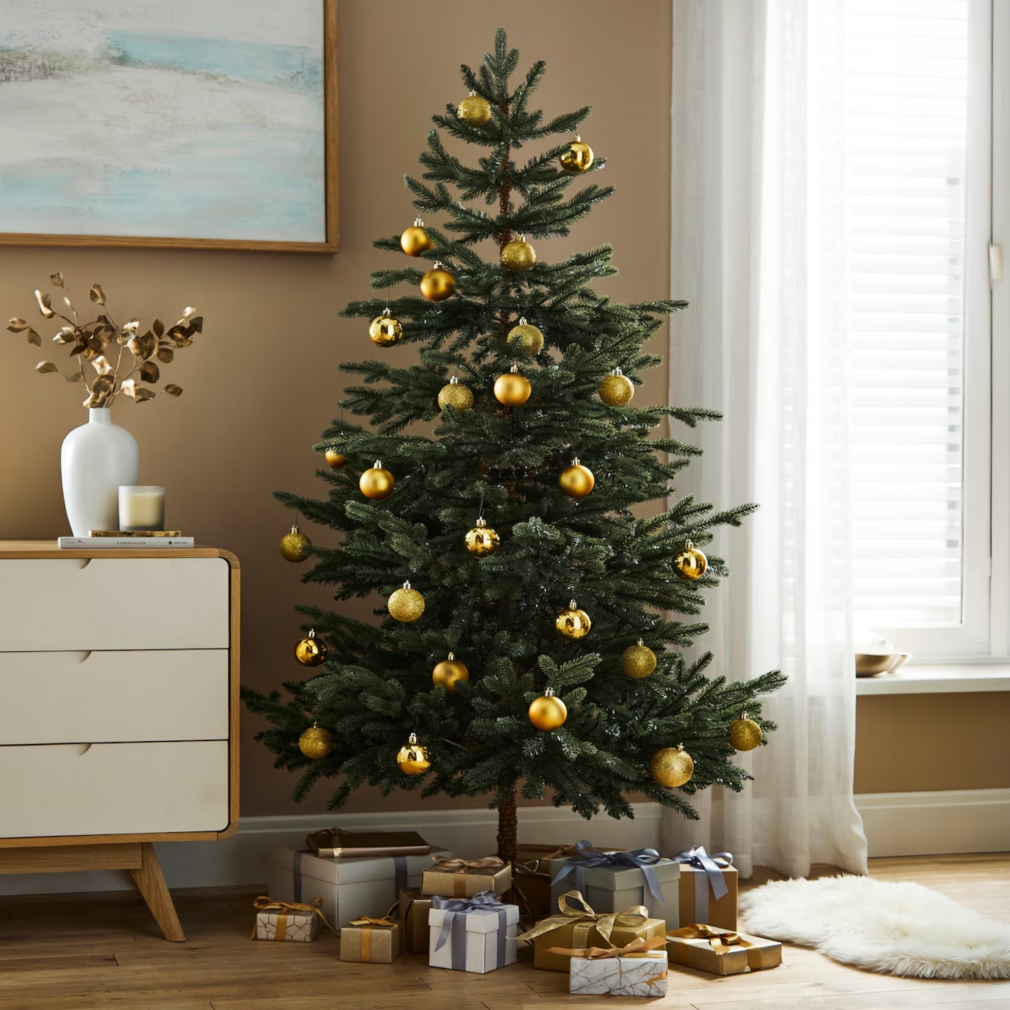 Christmas tree with presents underneath 