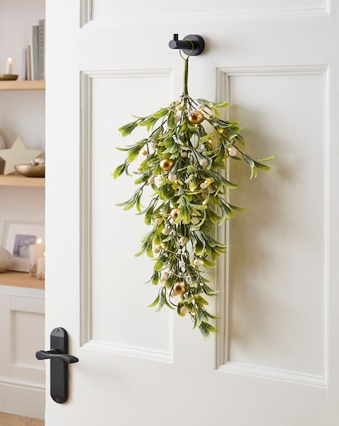 Pre-Lit Mistletoe Teardrop Swag Wreath