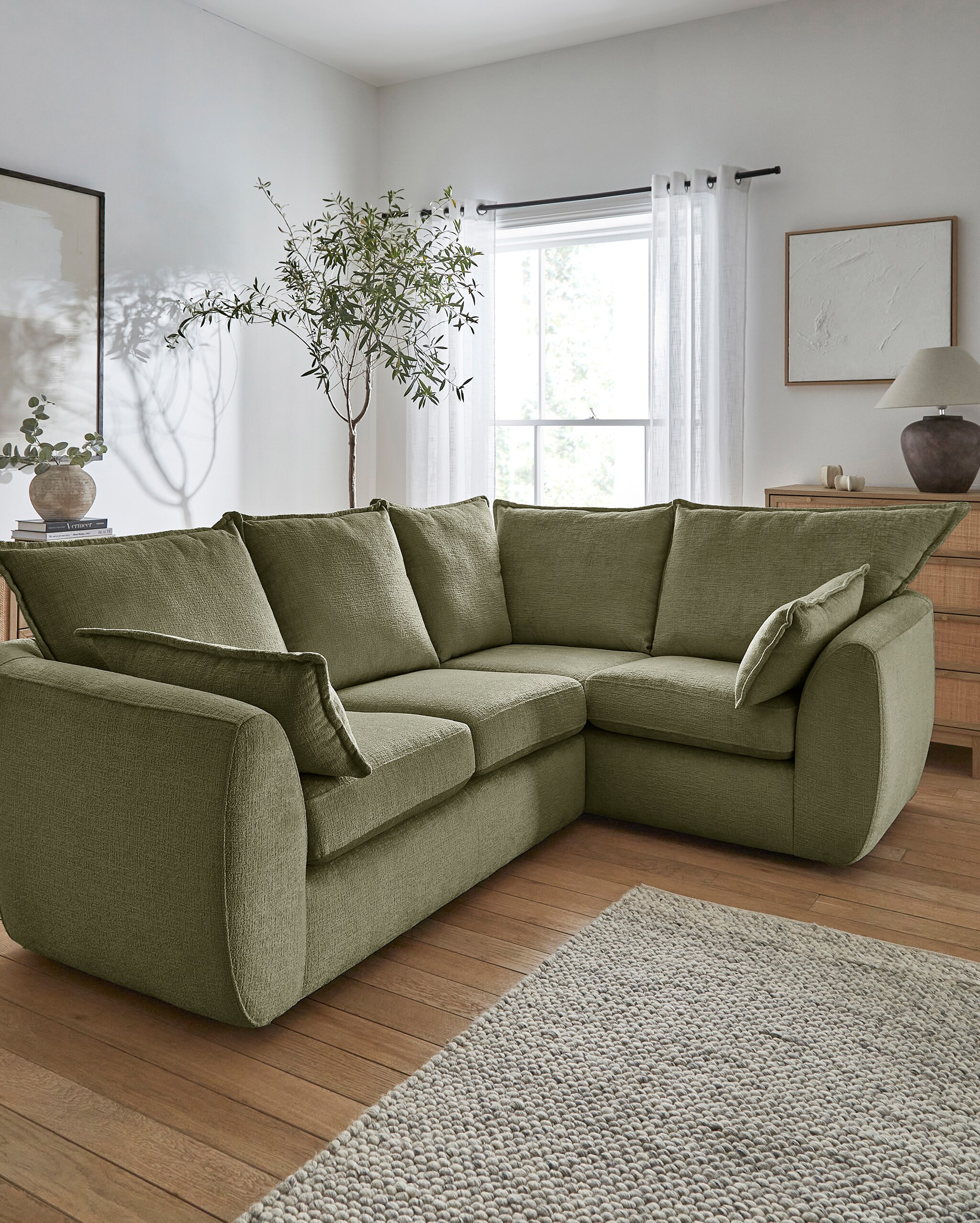 Corner sofa in green