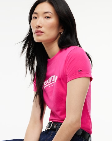 Tommy Jeans Slim Logo Tee