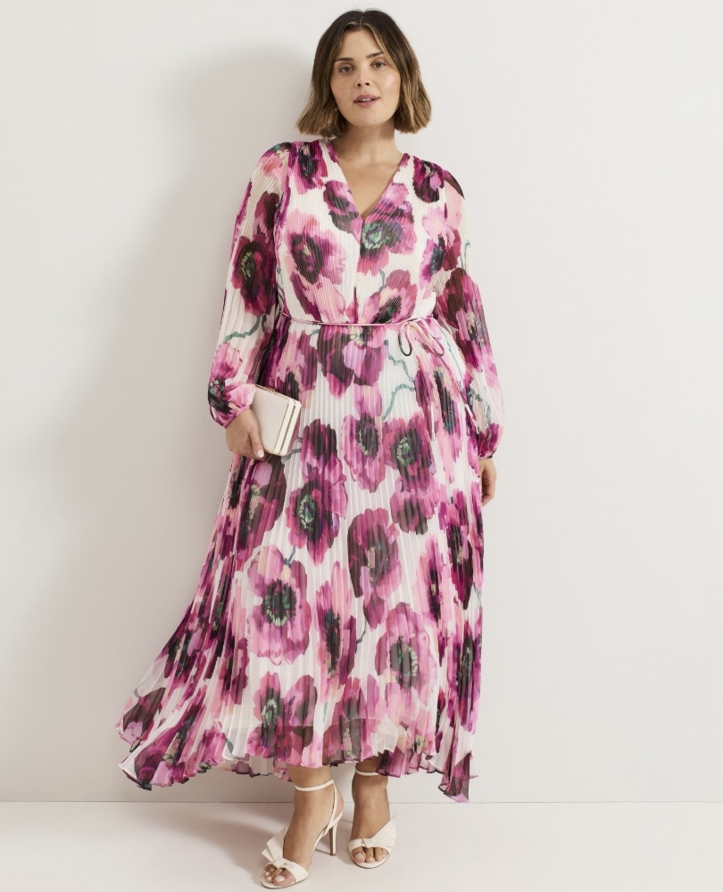 Plus size model in flowery dress. Flower dress. Mother of the bride. Occasion wear
