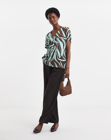Printed Pleated V Neck Grown on Sleeve Top