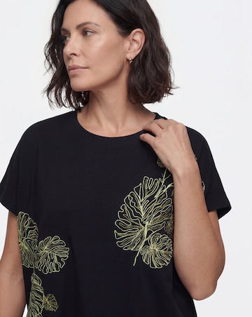 Leaf Applique T-Shirt