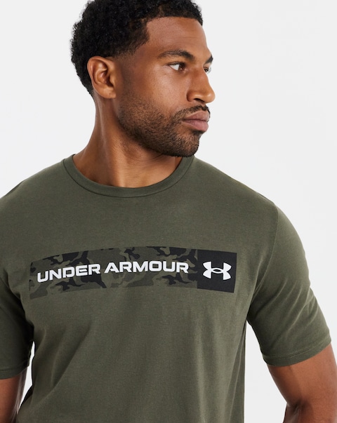 Under Armour Camo Chest Stripe Short Sleeve T-Shirt