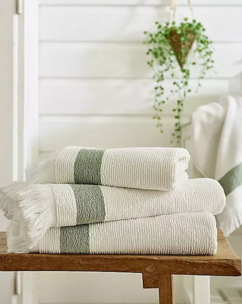 The Lyndon Company Oakwood Ridge Textured Fringed Towel