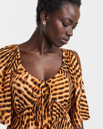 Crinkle Short Sleeve Tie Front Top
