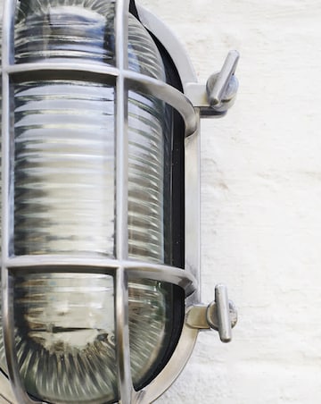 ValueLights Bow Chrome Bulkhead IP64 Outdoor Wall Light - Bulb Included