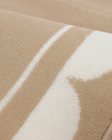 Maestro Scalloped Border Rug