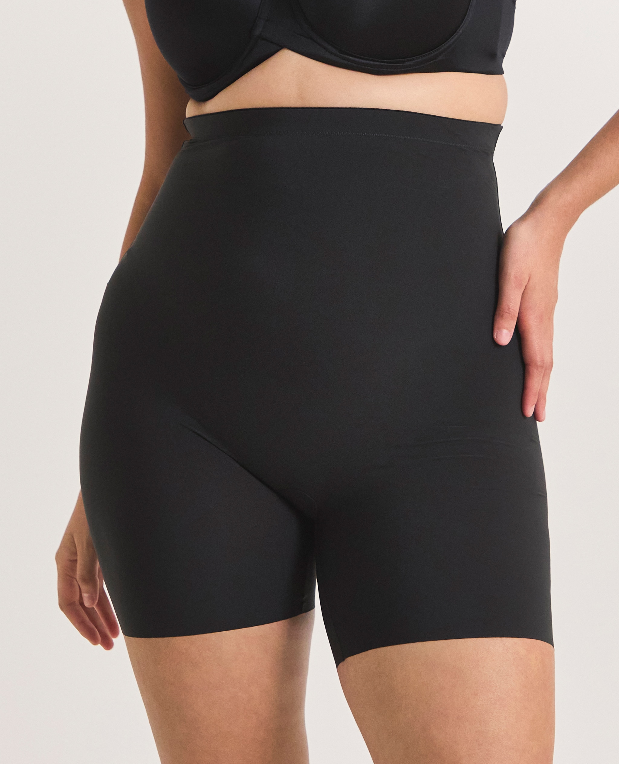 Model wears Maidenform Sleek Smoothers Light Control High Waist Shortie