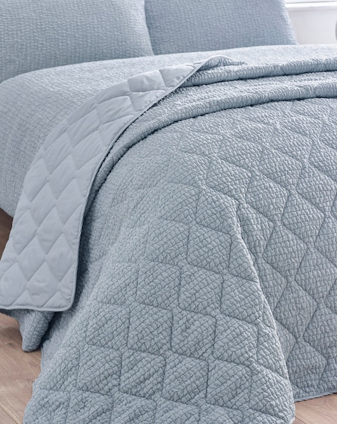 Catherine Lansfield Crinkle Seersucker Bedspread