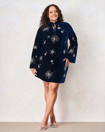 Hope & Ivy The Orelia Velvet Embellished Dress
