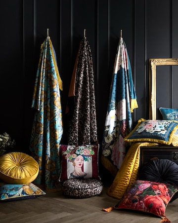 Laurence Llewelyn-Bowen Round Pleat Round Cushion