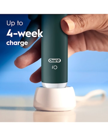 Oral-B iO2 Series Forest Green + Travel Case
