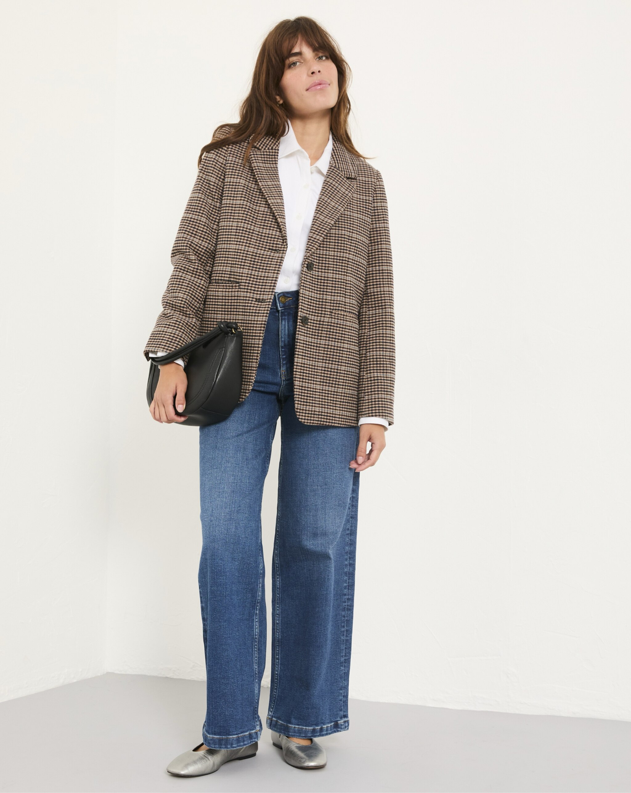 Woman wearing tweed jacket and denim jeans