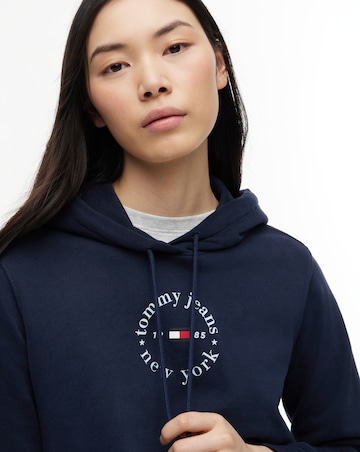 TOMMY JEANS LOGO HOODIE