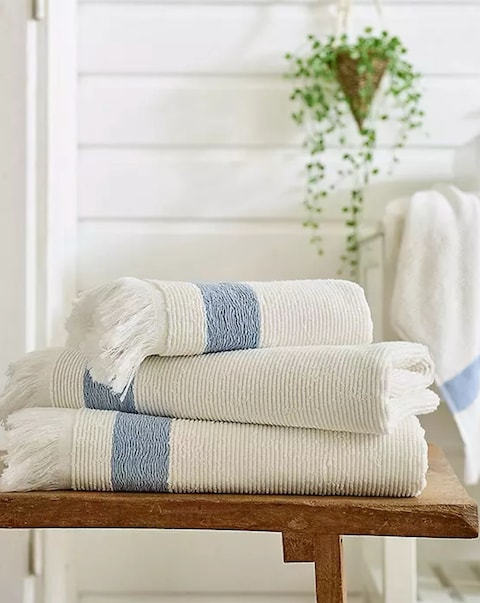 The Lyndon Company Oakwood Ridge Textured Fringed Towel