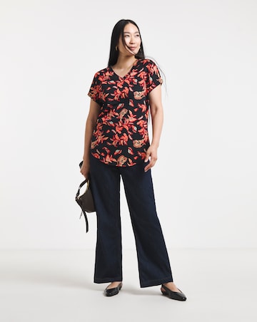 Print V-Neck Short Sleeve Longline Curved Hem Top