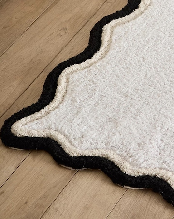 Scalloped Bath Mat - Monochrome