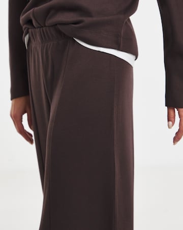 Chocolate Cosy Barrel Leg Jogger