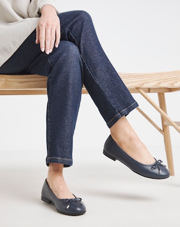 Vine Classic Toe Cap Leather Ballerina Shoes - Wide Fit (E)