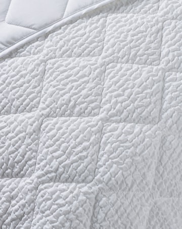 Catherine Lansfield Crinkle Seersucker Bedspread