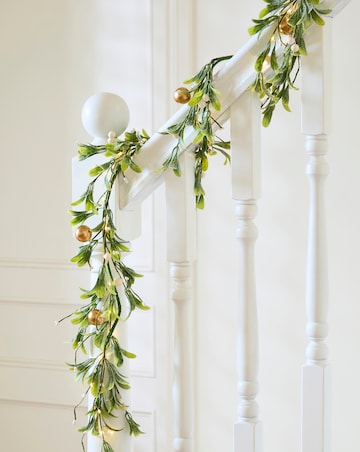 Pre-Lit Mistletoe Garland