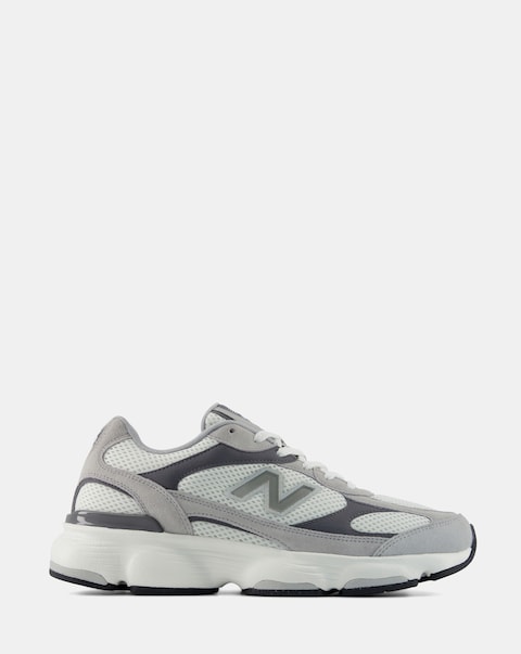 New Balance 603 Trainers