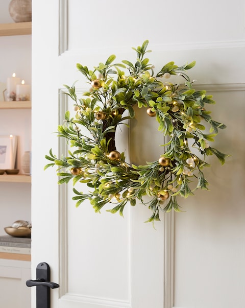 Pre-Lit Mistletoe Wreath 40cm