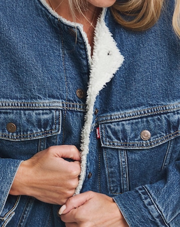 Levi's Collarless Crop Sherpa Trucker