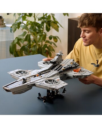 LEGO Marvel S.H.I.E.L.D. Helicarrier 76354