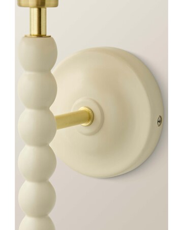 ValueLights Bobble Cream Wall Light with Natural Trim Scallop Shade