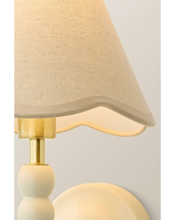 ValueLights Bobble Cream Wall Light with Natural Trim Scallop Shade