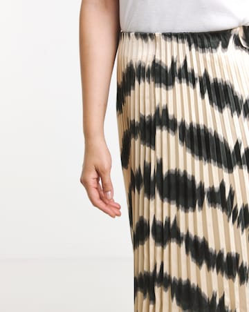 Mono Print Satin Pull On Pleated Midaxi Skirt