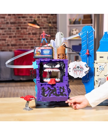 Marvel Spider-Man VenomVersus Web Slinging City Playset