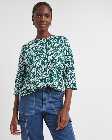 Green Animal 3/4 Sleeve Curved Hem Longline Top