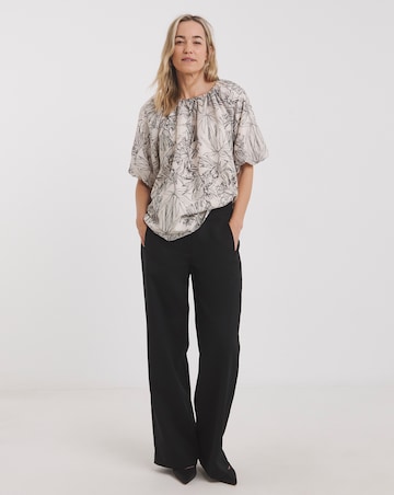 Short Bubble Sleeve Top