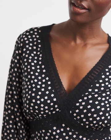 Lace Trim Short Sleeve Top