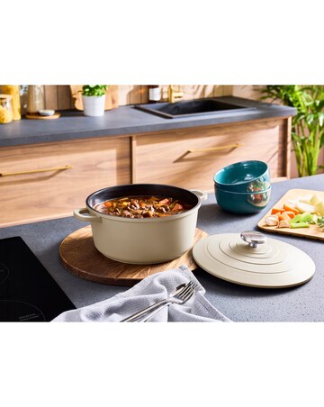 Morphy Richards Cast Aluminium 24cm Cream Casserole Dish