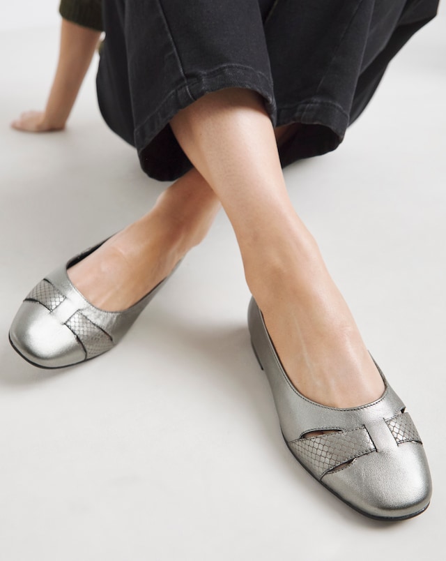 Heavenly Soles Genevieve Cut Out Detail Ballerinas - Extra Wide Fit (EEE)