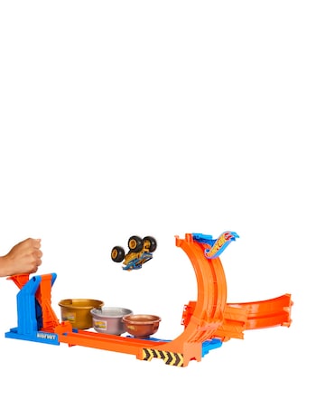 Hot Wheels Monster Trucks Loop-And-Flip Trophy Challenge Playset