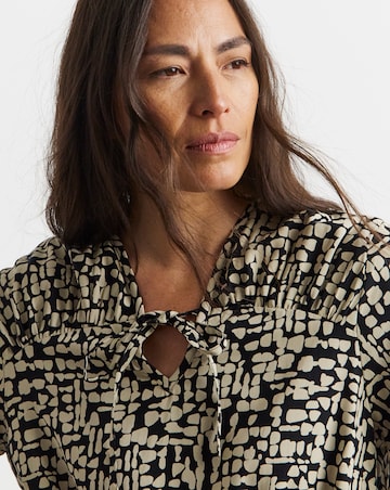 Tie Detail Ruched Long Sleeve Blouse - Mono Print