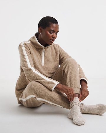 Pretty Secrets Borg Lounge Set