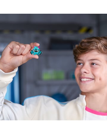 Mr Beast Lab Swarms Mega Lab 12-Pack Figures