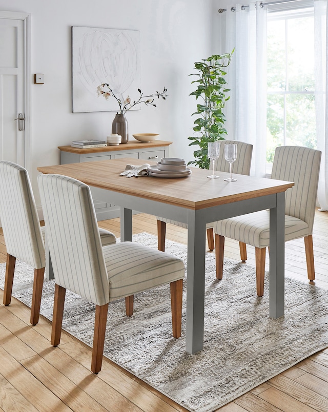 Julipa Ashford Dining Table with 4 Everly Chairs